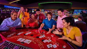 Dealer langsung dewaslot77 melempar dadu di studio HD dengan pencahayaan profesional